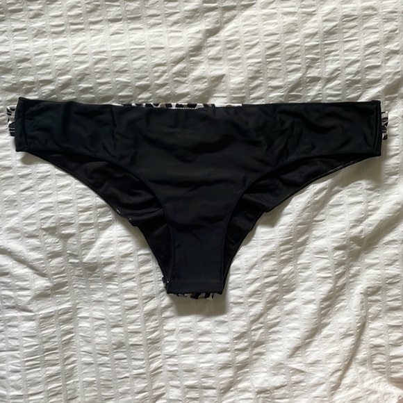 Leopard print two piece bikini - Picture 7 of 7